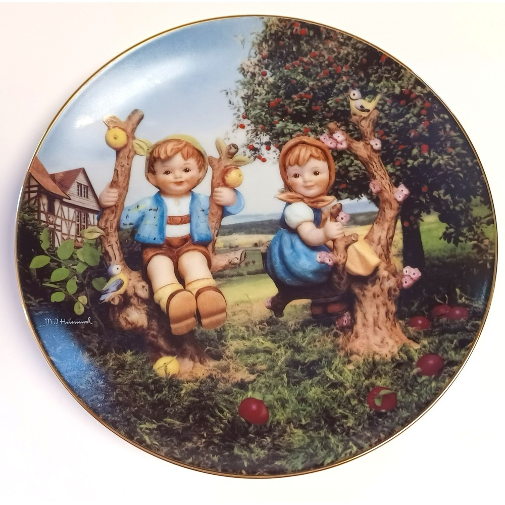 Vintage 1989 Danbury Mint Hummel Apple Tree Boy and Girl Collector Plate C458